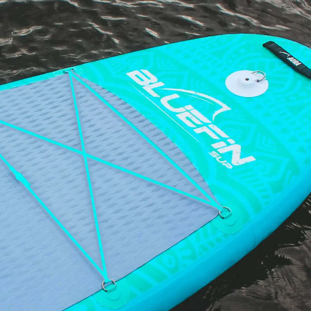 Tabla de paddle inflable en turquesa con almohadilla de cubierta texturizada y sistema de almacenamiento con cordón elástico